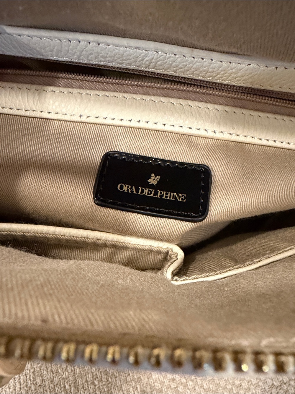 Women's White Leather Satchel Tote with Detachable Strap.  Gorgeous as a gift. - Picture 8 of 9